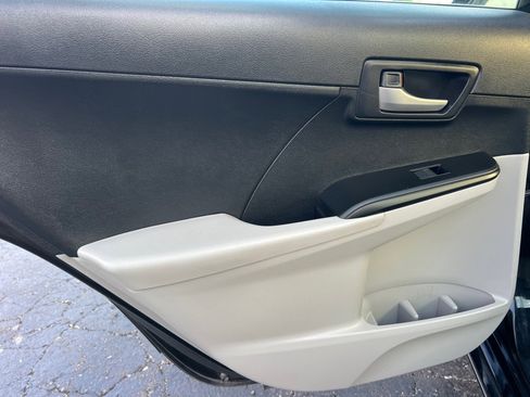 Used 2014 Toyota Camry LE FWD image 12