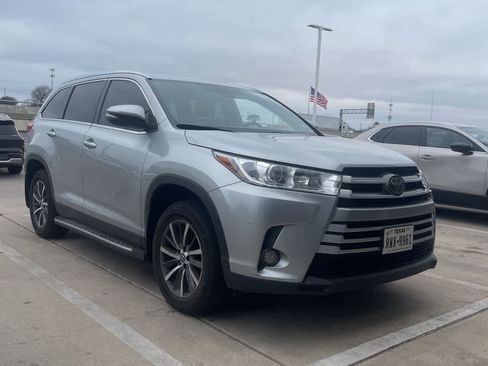 Used 2019 Toyota Highlander XLE image 4