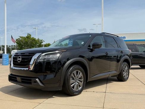 Used 2025 Nissan Pathfinder SV AWD/4WD image 7