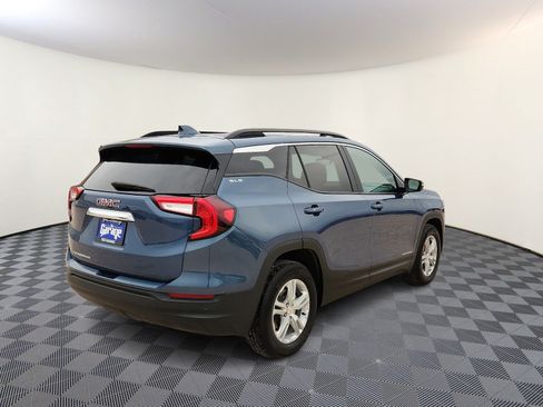 Used 2024 GMC Terrain SLE w/ Driver Convenience Package FWD image 4