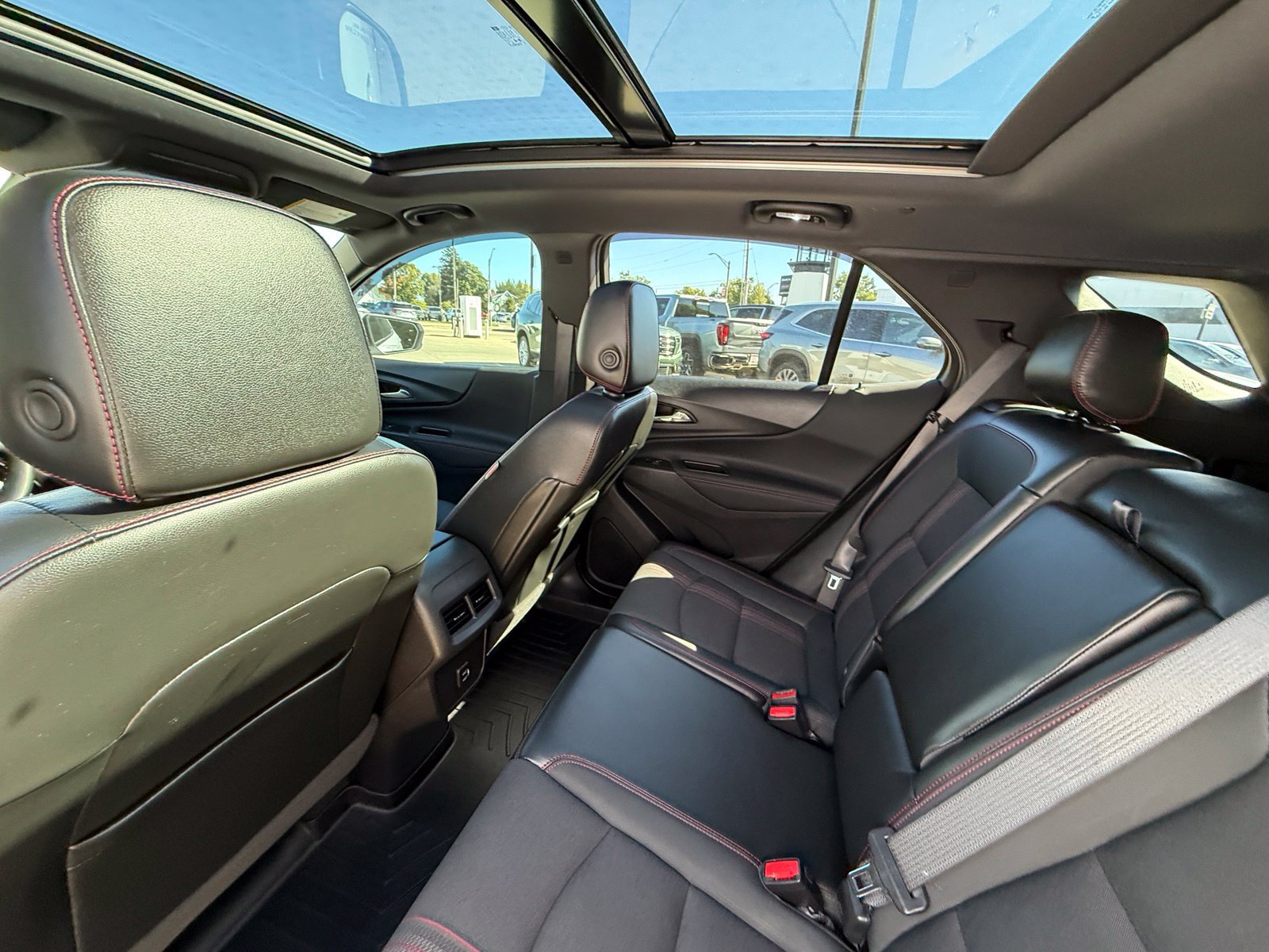 Used 2023 Chevrolet Equinox RS AWD/4WD image 5