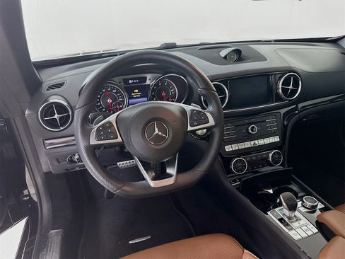 Used 2017 Mercedes-Benz SL 550 image 25