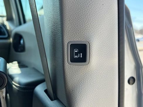 Certified 2024 Chrysler Voyager LX image 11