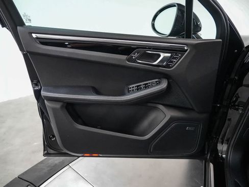 Certified 2026 Porsche Macan AWD/4WD image 21