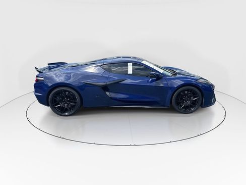 Used 2025 Chevrolet Corvette Z06 RWD image 9