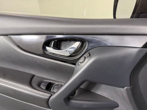 Used 2021 Nissan Rogue Sport SV FWD image 20