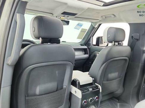 Used 2025 Land Rover Defender 110 X image 30