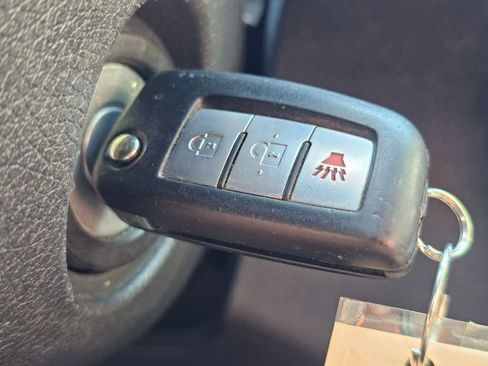 Used 2018 Nissan Rogue S image 36