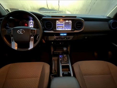 Used 2022 Toyota Tacoma SR5 w/ Technology Package image 15