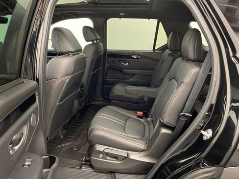 Used 2025 Honda Pilot TrailSport image 22