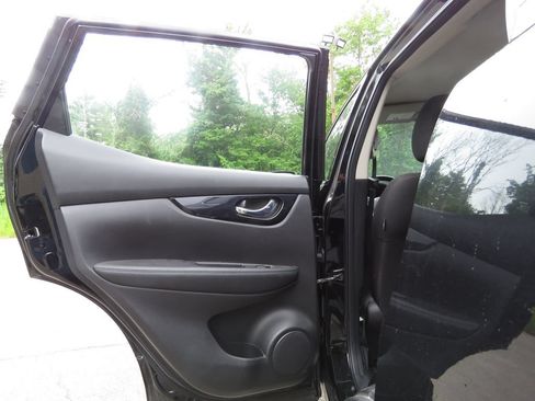 Used 2021 Nissan Rogue Sport SV AWD/4WD image 18