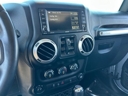 Used 2016 Jeep Wrangler Unlimited Sahara w/ Connectivity Group AWD/4WD image 28