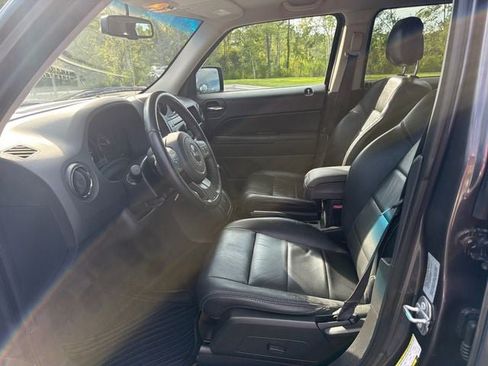 Used 2017 Jeep Patriot High Altitude AWD/4WD image 10