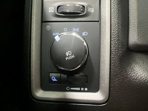 Used 2019 RAM 1500 Express w/ Express Value Package AWD/4WD image 6