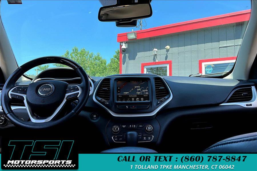 Used 2017 Jeep Cherokee Overland AWD/4WD image 32