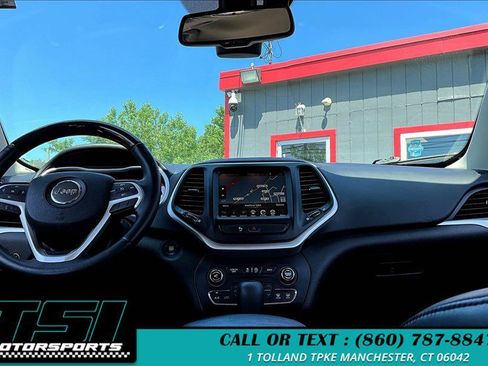 Used 2017 Jeep Cherokee Overland AWD/4WD image 32