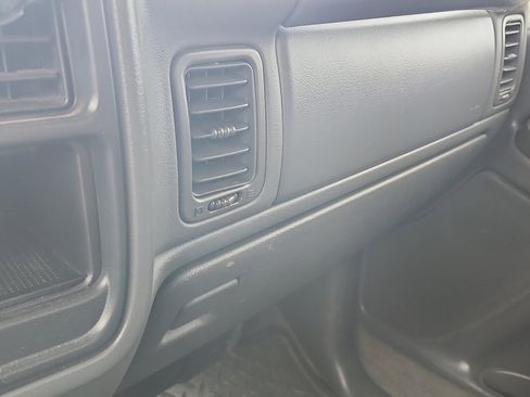 Used 2005 Chevrolet Silverado 2500 LS w/ Heavy-Duty Power Package image 31