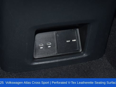 Used 2025 Volkswagen Atlas Cross Sport SE image 27