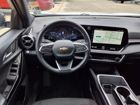 Used 2025 Chevrolet Equinox LT FWD image 17