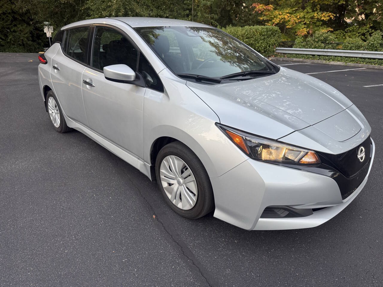 Used 2025 Nissan Leaf S FWD image 4
