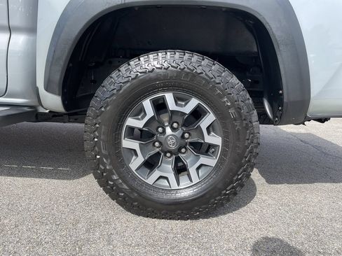 Used 2019 Toyota Tacoma TRD Off-Road AWD/4WD image 10