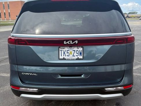 Used 2024 Kia Carnival EX FWD image 6