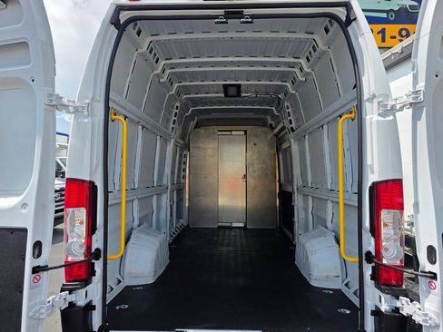 Used 2023 RAM ProMaster 3500 w/ Lane Management Group FWD image 11