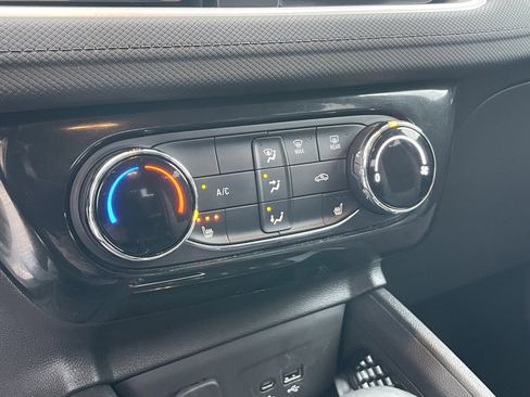 Used 2024 Chevrolet TrailBlazer LT w/ LT Cold Weather Package image 14