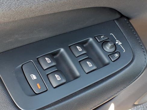 Used 2025 Volvo S60 B5 Core image 24