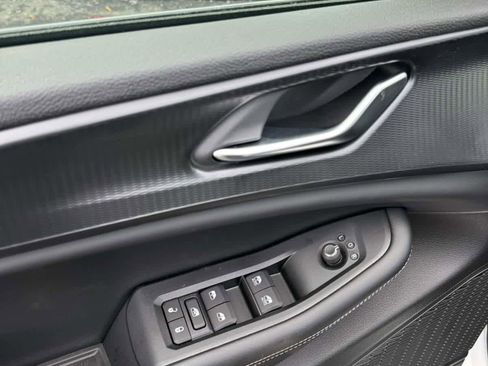 New 2025 Jeep Grand Cherokee L Laredo image 8