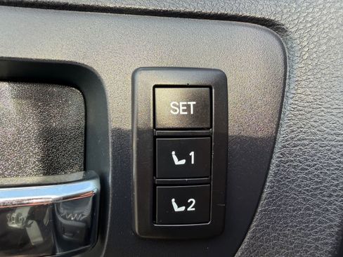 Used 2015 Toyota Tundra Platinum AWD/4WD image 16