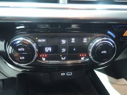 Used 2025 Chevrolet Trax ACTIV w/ Sunroof Package image 19