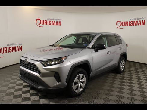 Used 2022 Toyota RAV4 LE FWD image 3