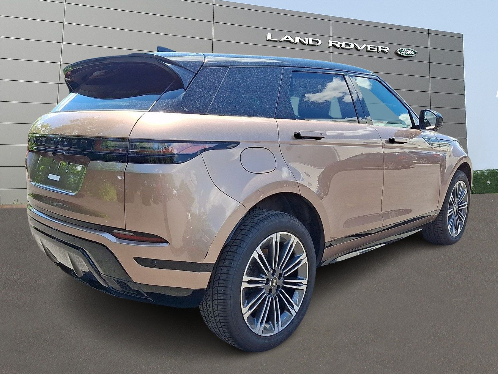 Used 2026 Land Rover Range Rover Evoque Dynamic SE AWD/4WD image 2