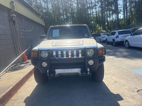 Used 2009 HUMMER H3 image 3