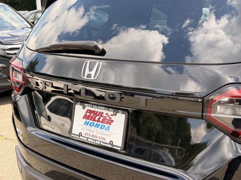 Used 2023 Honda Pilot LX image 25