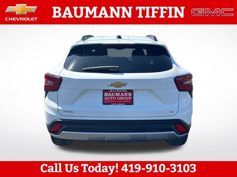 Used 2025 Chevrolet Trax LT FWD image 4