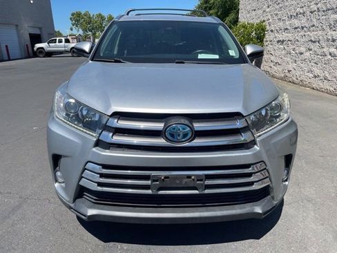 Used 2017 Toyota Highlander Limited AWD/4WD image 2