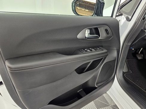 New 2026 Chrysler Pacifica Select image 20