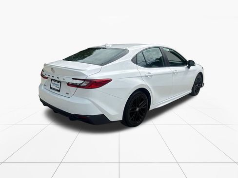 Used 2025 Toyota Camry SE FWD image 8