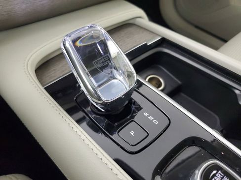 Certified 2024 Volvo XC90 B6 Ultimate w/ Protection Package Premier image 35