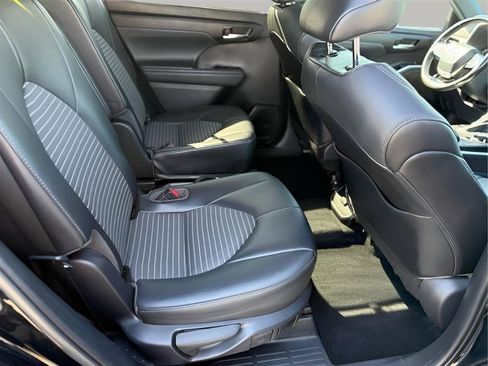 Used 2021 Toyota Highlander XSE FWD image 35