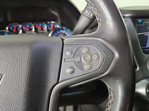 Used 2018 Chevrolet Suburban LT image 24