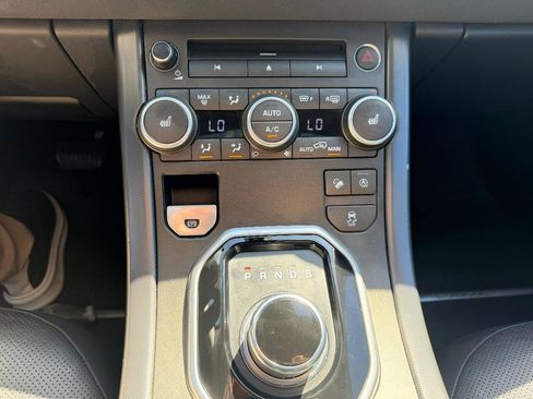 Used 2019 Land Rover Range Rover Evoque SE AWD/4WD image 21