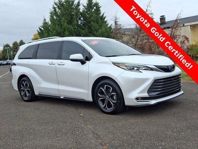 Certified 2025 Toyota Sienna Platinum