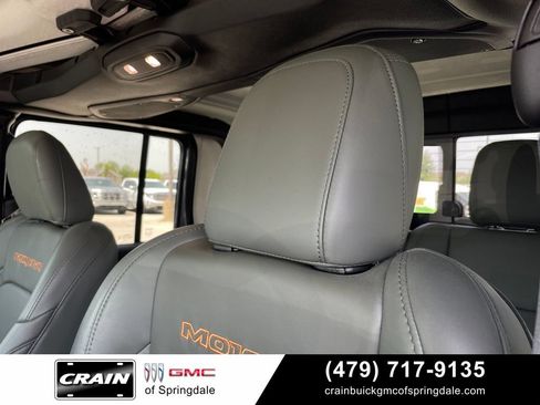Used 2025 Jeep Gladiator Mojave w/ Convenience Group AWD/4WD image 22