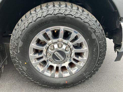 Used 2022 Ford F250 Lariat w/ Chrome Package image 14