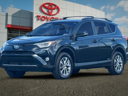 Used 2017 Toyota RAV4 XLE w/ Convenience Package AWD/4WD image 7