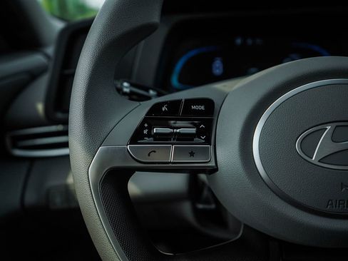 New 2026 Hyundai Elantra SE FWD image 18