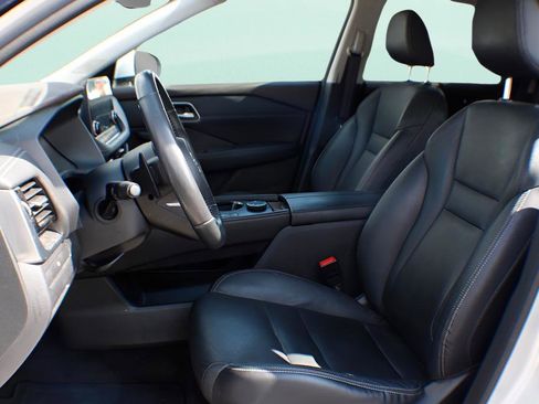 Used 2021 Nissan Rogue SL w/ Premium Package image 13